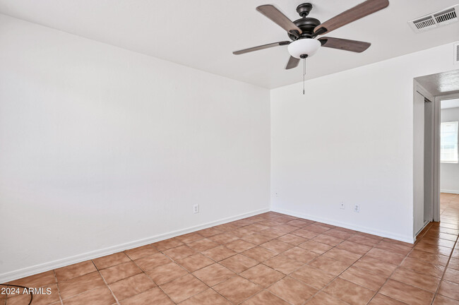 Foto del edificio - 3102 E Atlanta Ave