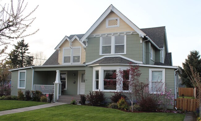 Building Photo - 509 Northeast Lincoln Street