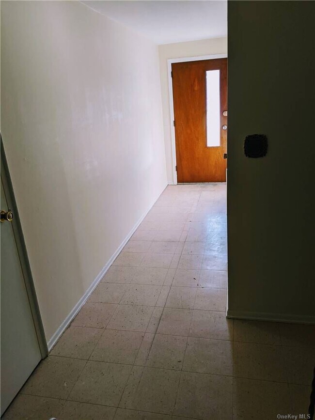 Foto del edificio - 261-15 Hillside Avenue