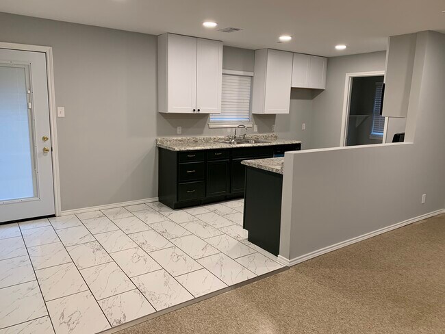 Foto del edificio - 122 Oak Hill Dr