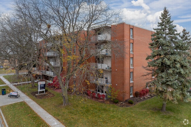 Building Photo - Spanish Trio