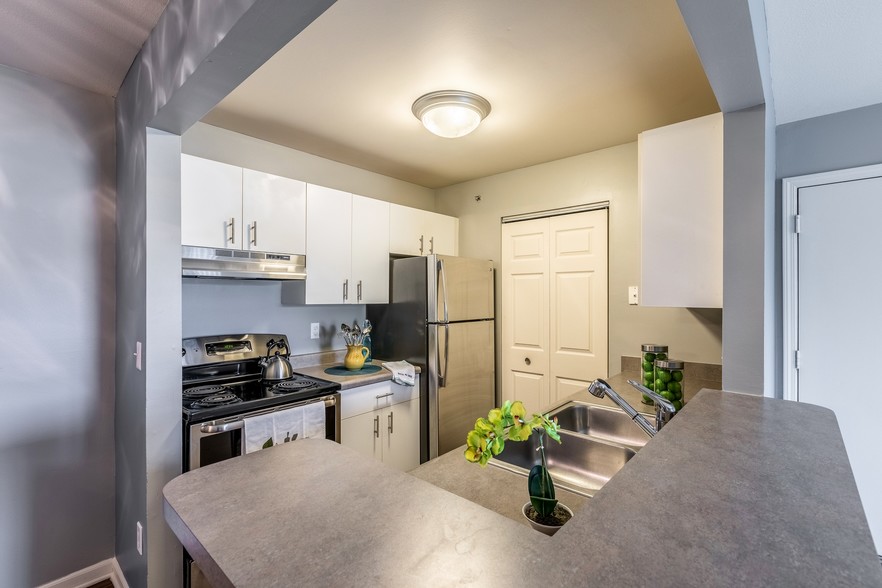 Waters Edge Apartments