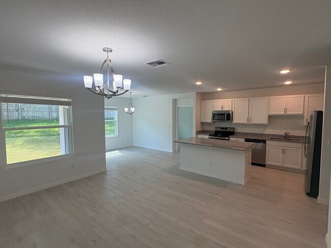 Foto del edificio - 5041 Armina Pl