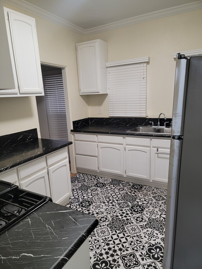 Foto del edificio - 3837 W 27th St