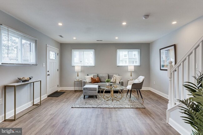 Building Photo - 5356 Gay St NE