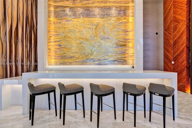 Foto del edificio - 17749 Collins Ave