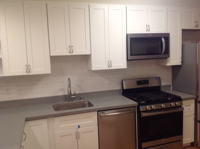 Foto del edificio - 3549 Lakeshore Ave