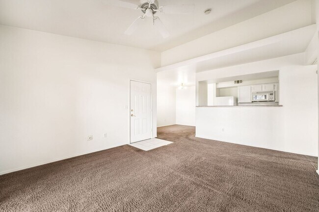 Foto del edificio - Charming & Bright 1-Bedroom Condo with Community Pool!