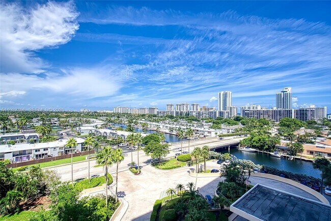 Foto del edificio - 2500 Parkview Dr