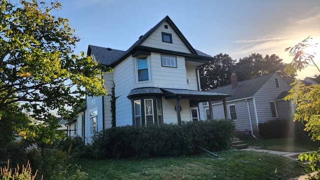 Building Photo - 1410 Breda Ave