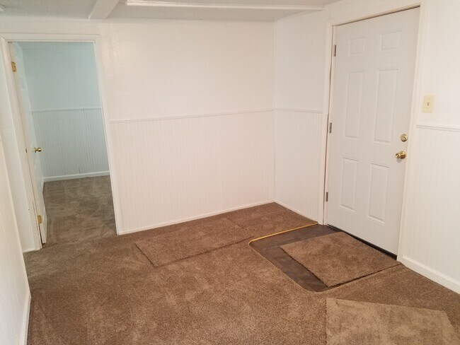 Building Photo - 202 7th St