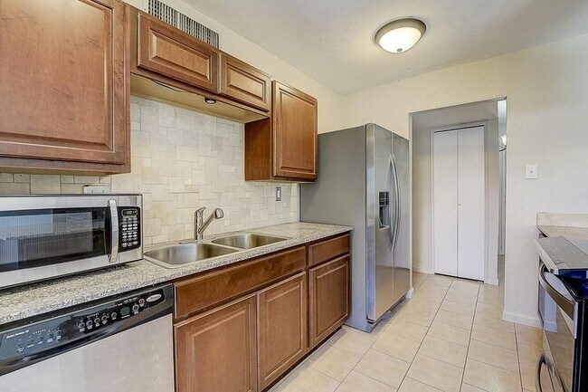 Foto del edificio - 5501 Adams Dr