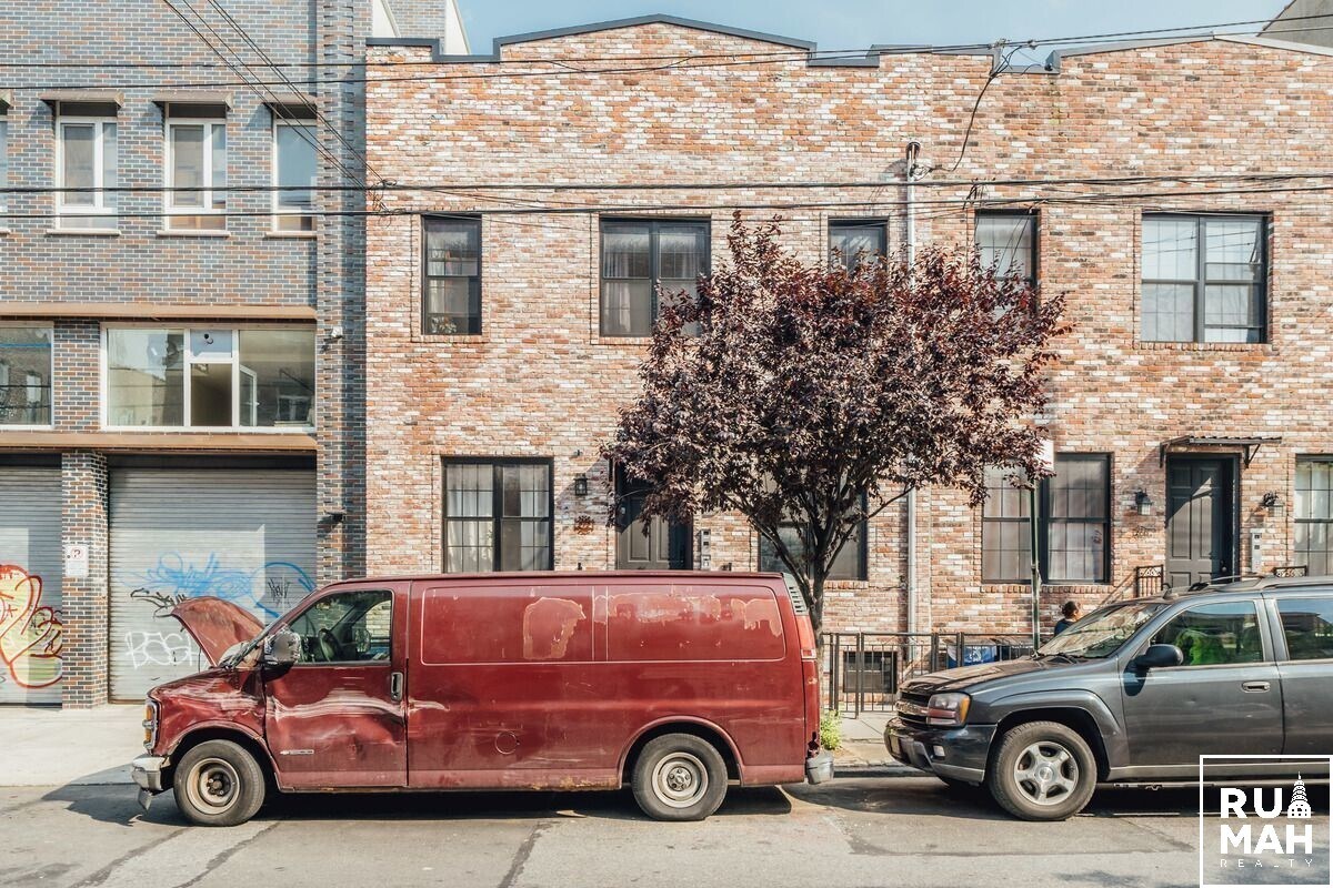 Primary Photo - 207 Starr St