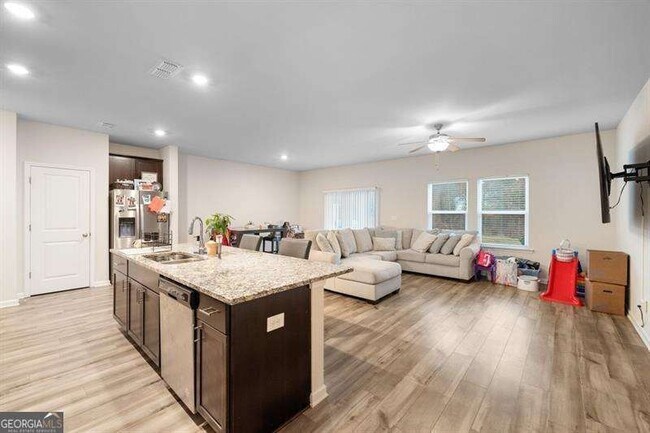 Foto del edificio - 1070 Sunny Lk Dr