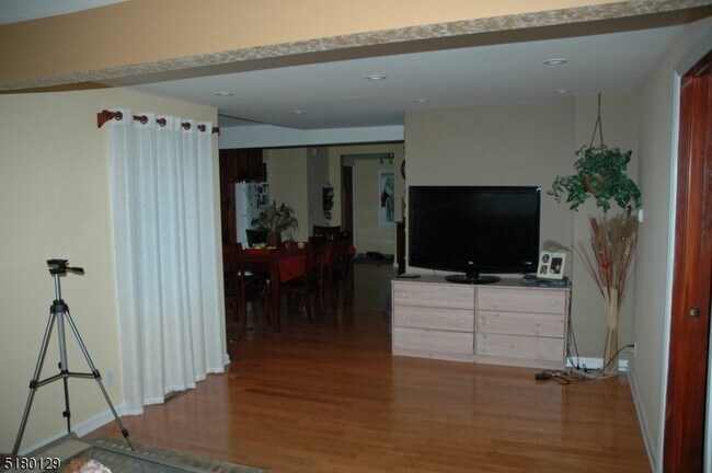 Foto del edificio - 22 Woodland Dr