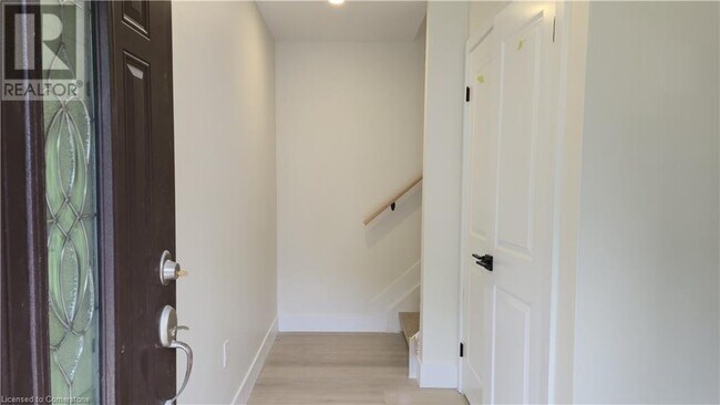 Building Photo - 404 Forest Hill Dr