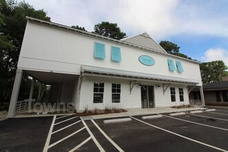 Building Photo - 209 Fairway Dr