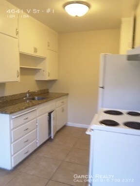 Building Photo - 1 bedroom 1 bath in Elmhurst