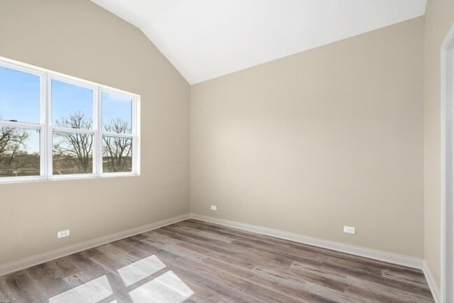 Building Photo - 2855 W Arthington St