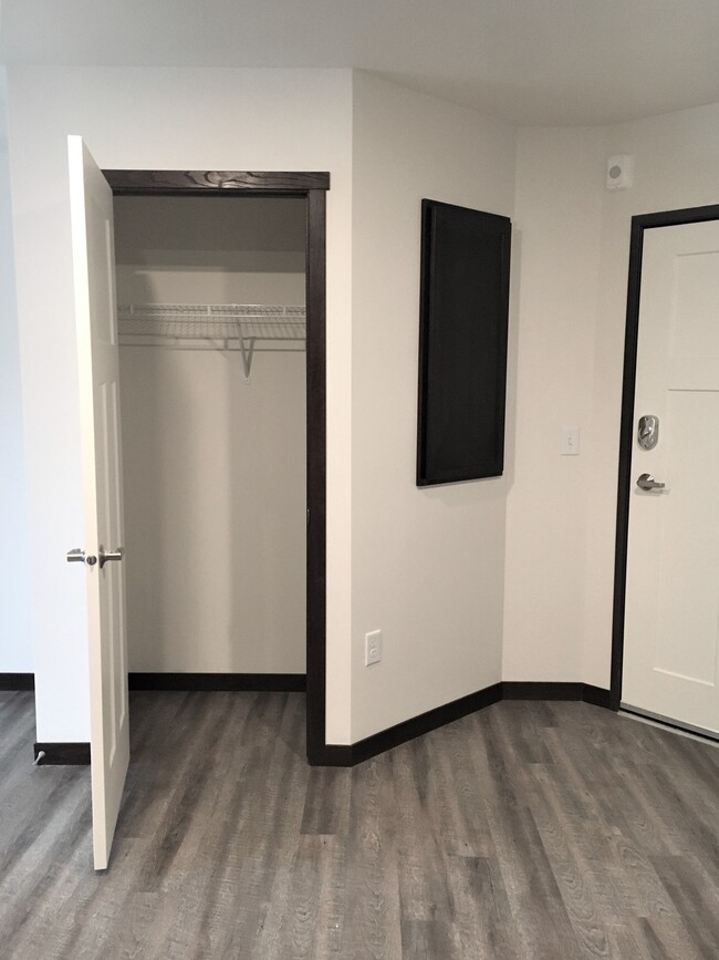 14th III "Eagle" Two Bedroom - 14th St Apartments III