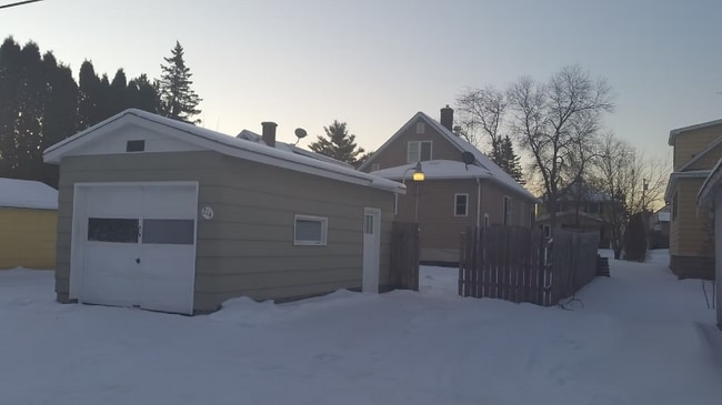 Building Photo - 214 6th St NW