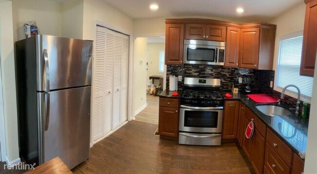 Foto del edificio - 3 br, 1.5 bath House - N. Delaware Ave