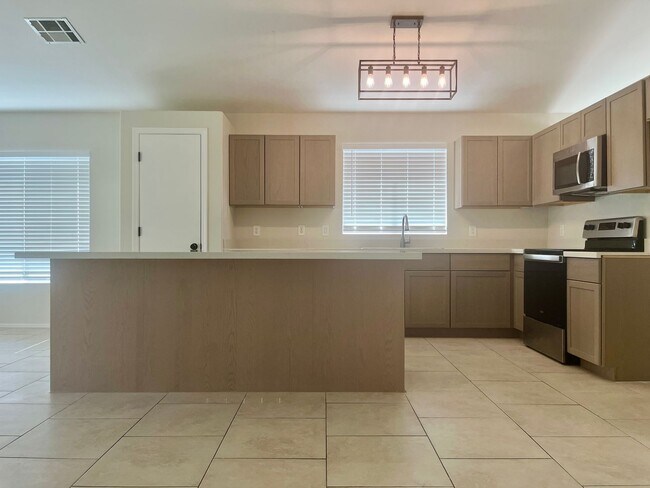 Foto del edificio - Beautiful remodeled 4 bedroom home!