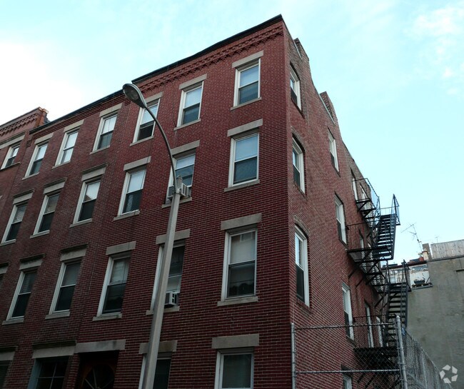Building Photo - 8-12 Bartlett Pl
