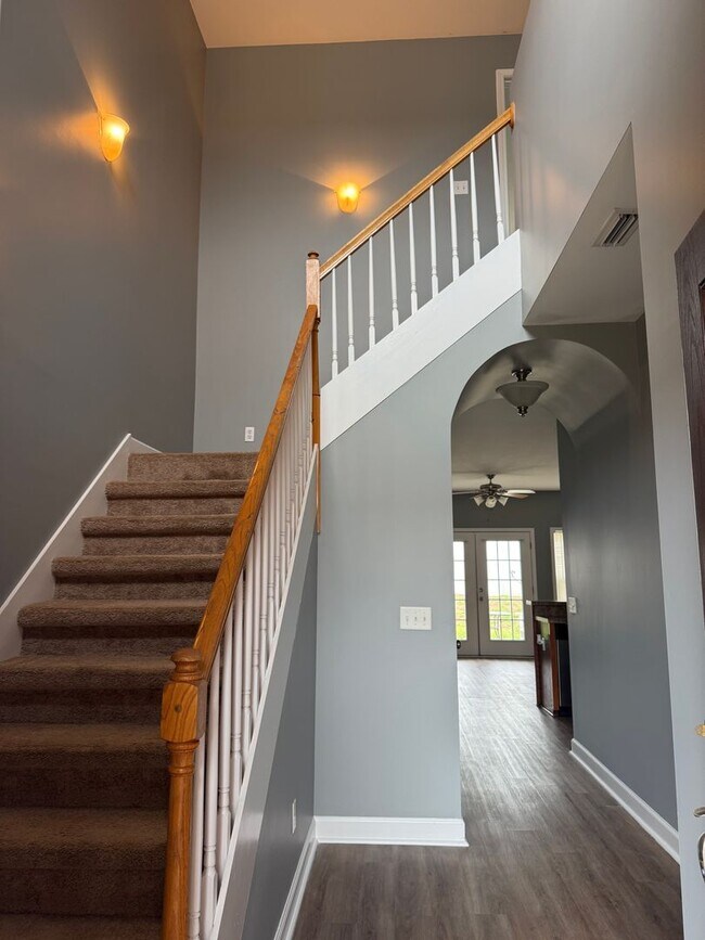 Foto del edificio - Available NOW -111 Peregrine Way-1/2 off the first month rent