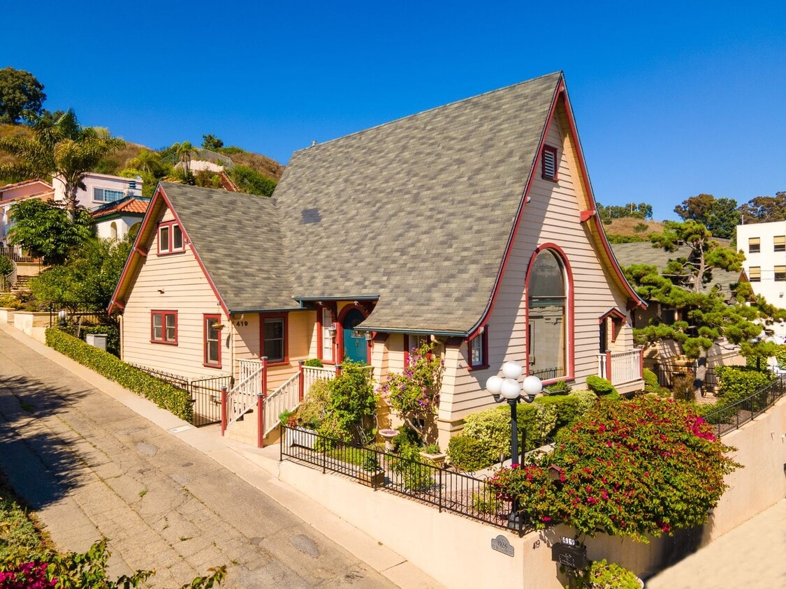 Primary Photo - Historic Ventura Hillside Home!