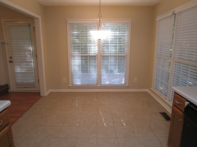 Foto del edificio - 73 Maplelake Ct