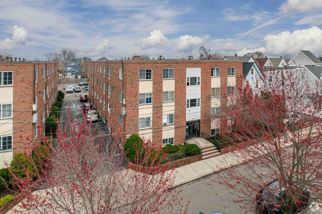 15 Staples Ave - Central Court Condominiums