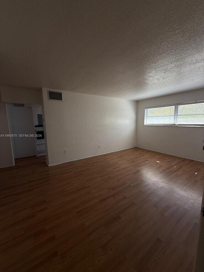 Foto del edificio - 16851 NE 18th Ave