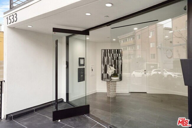 Foto del edificio - 1533 N Vista St