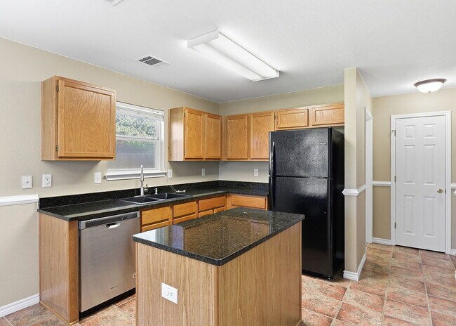 Foto del edificio - Freshly Updated 3 Bedroom Home on Large Corner Lot!