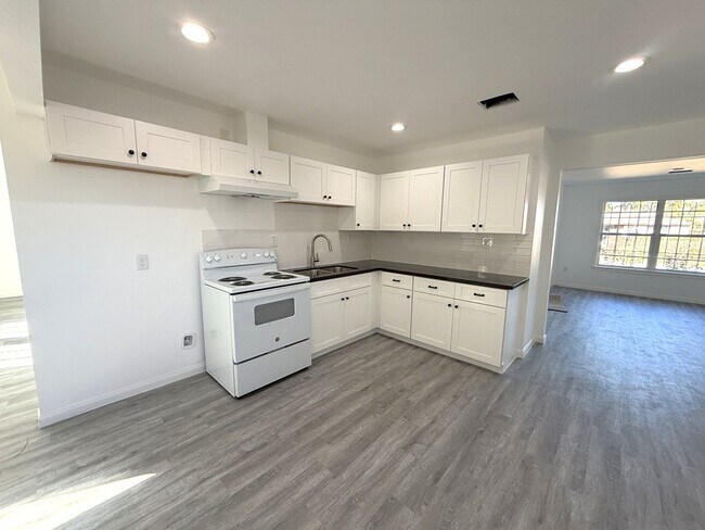 Foto del edificio - 7430 Claiborne St