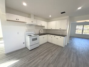 Building Photo - 7430 Claiborne St