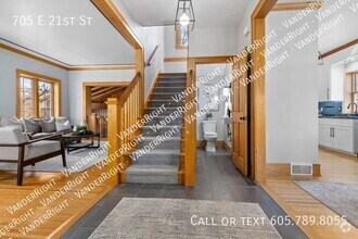 Building Photo - 705 E 21st St