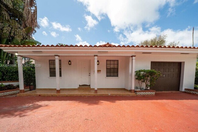 Building Photo - South Greenway Drive, Coral Gables, FL 33134 - 3 BR 2 BA single-family home