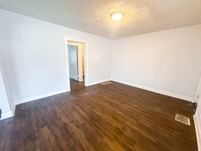 Building Photo - 136 W 37th St