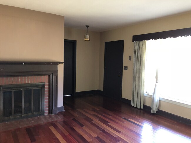 Foto del edificio - 1619 Jones Blvd