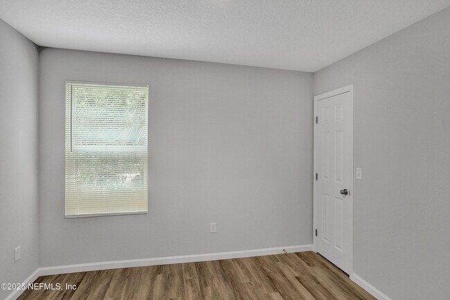 Foto del edificio - 225 E 17th St