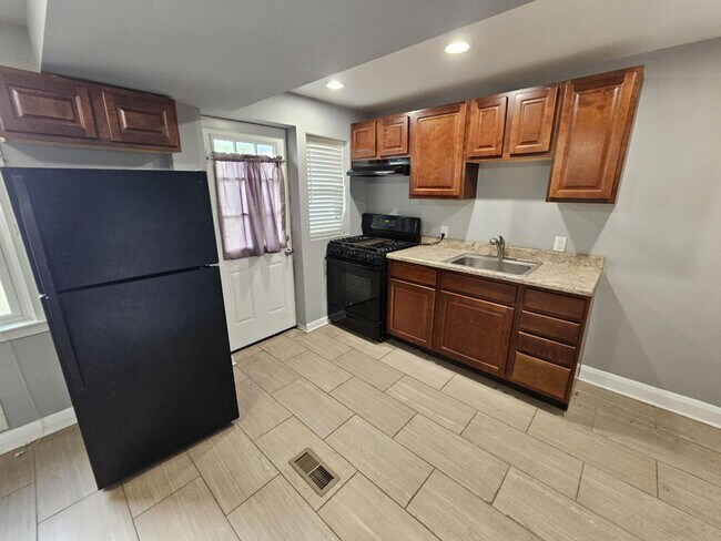 Foto del edificio - Recently Updated 3 Bedroom/ 1.5 Bathroom T...