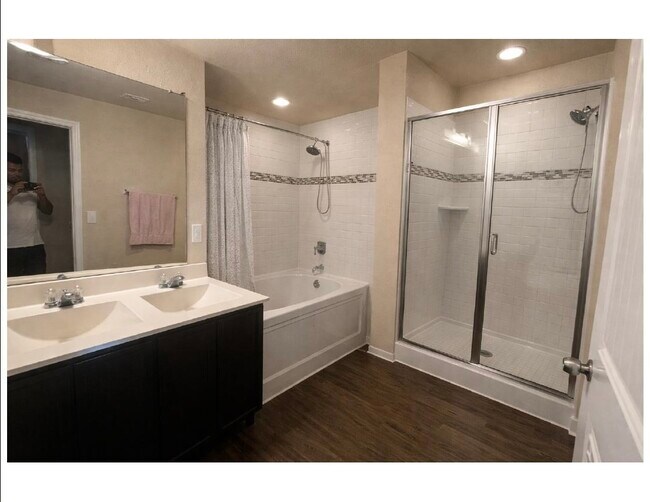 Building Photo - 223 Camellia Dr