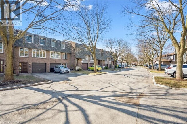 Building Photo - 46 Cedarwoods Crescent
