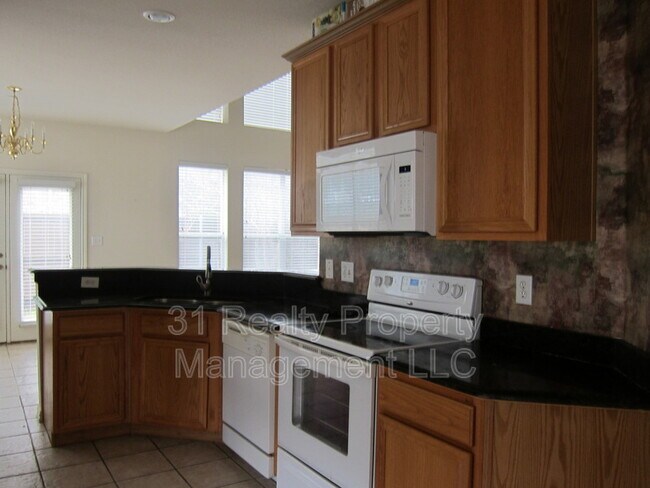 Foto del edificio - 900 Englewood Ln