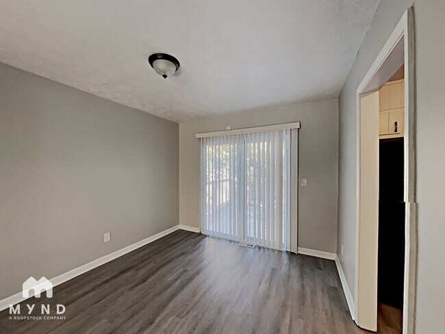 Foto del edificio - 6450 Ashdale Dr