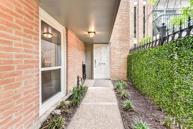 Foto del edificio - 6306 Riverview Way