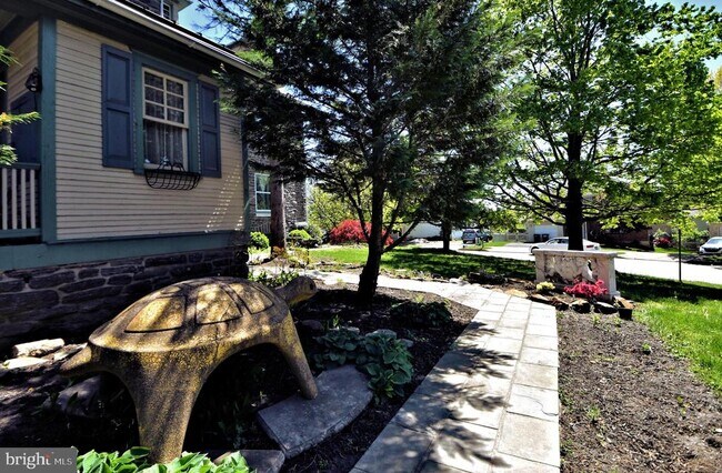 Building Photo - 307 Pleasant Acre Dr