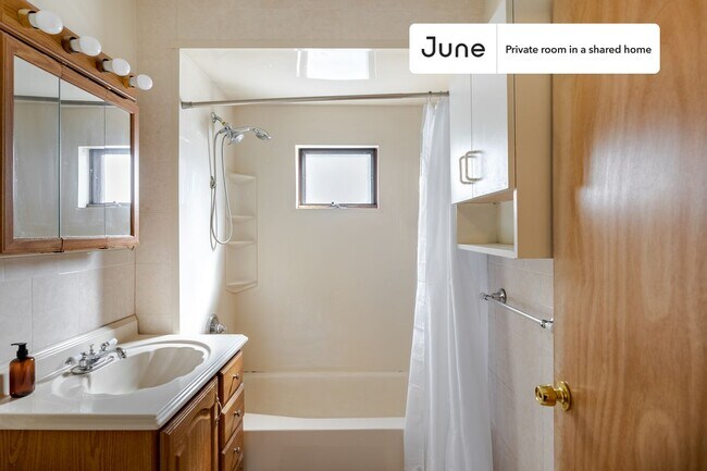 Foto del edificio - Room in Shared 4 bed/1 bath home in Somerville